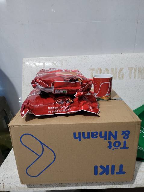 Cà phê ngon. Ly tết dễ thương.
Giao hàng nhanh.
Mình rất hài lòng với cách đóng gói kỹ càng của Tiki. Thùng mới tinh, không có chút móp méo luôn. Nhận hàng mà thấy ưng cái bụng.