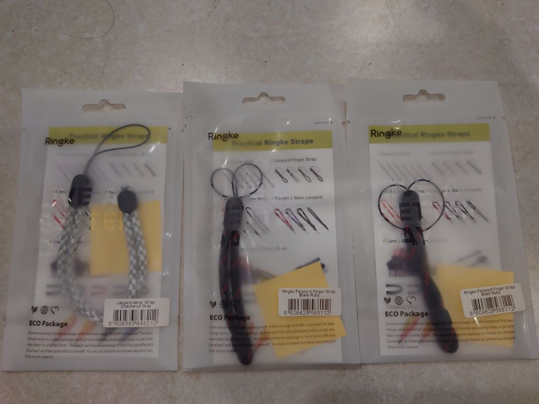 Mua 1 cái black, 2 cái checkered gray mà giao 2 cái black ruby, 1 cái checkered gray. Giá trị sp thấp mà giao hàng sai làm gì. Khó chịu với cách bán hàng kiểu này.