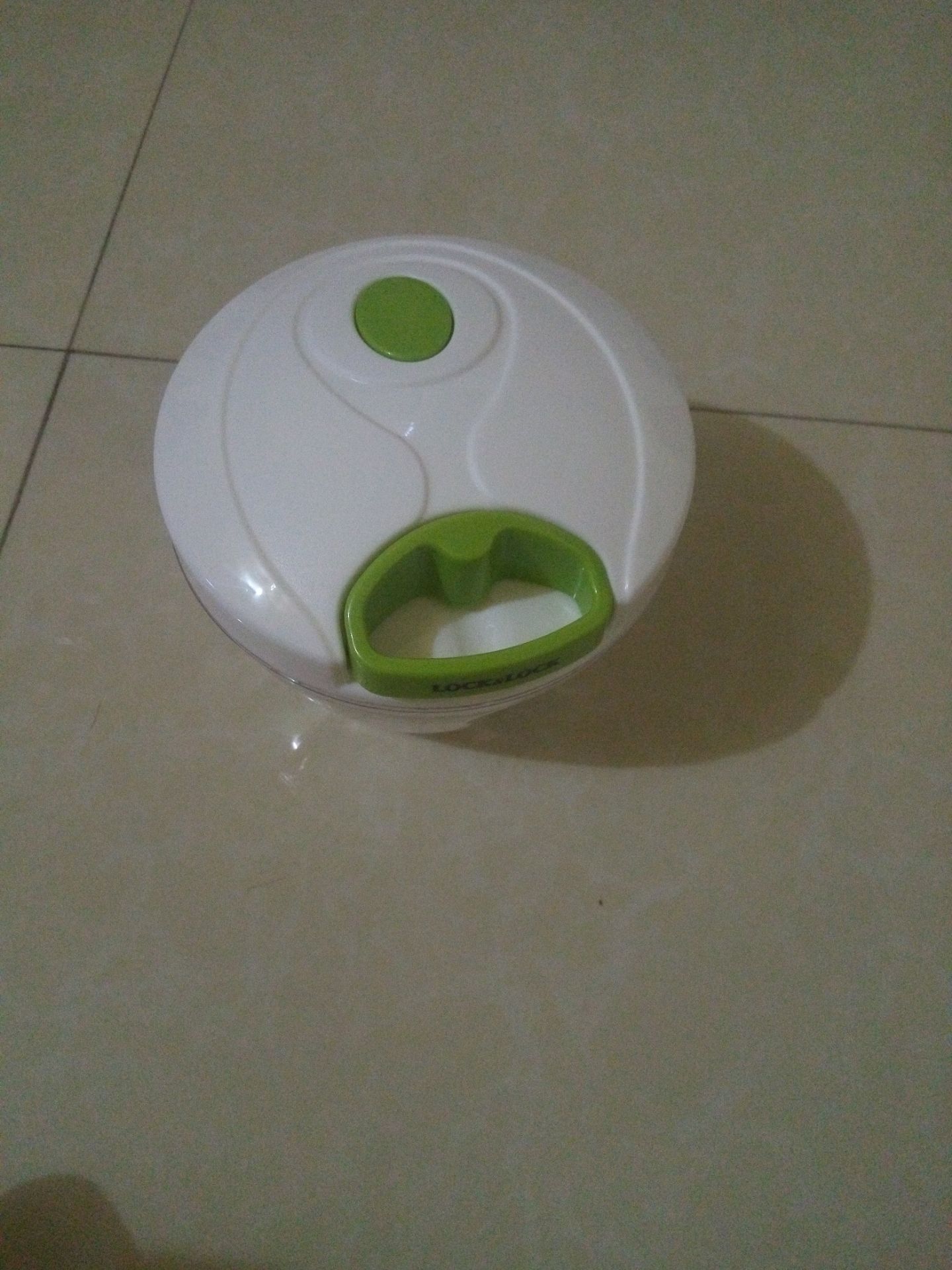 Sản phẩm rất đẹp, chất liệu chắc chắn, không bị móp hay nứt vỡ.