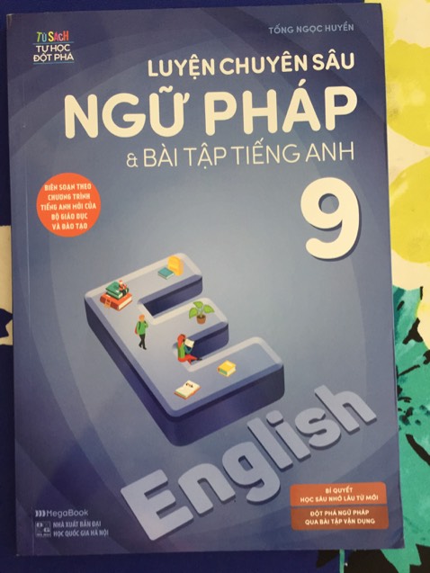 chấp nhận là mình đặt sách ở xa, nhưng tình trạng sách bí bóp méo đến như thế này là không chấp nhận được. Hình thức cuốn sách giao đến tay minh vô cùng tệ. Hộp bị nát khá nhiều. Mình có sử dụng bookcare cho 2/3 cuốn sách nhưng giao đến nơi thì không thấy cái nào!! Buồn Megabook thật sự trong lần giao hàng này. Thứ duy nhất mình chấp nhận được là nội dung của cuốn sách.
Nội dung đánh giá bên trên là đơn hàng và ý kiến chủ quan của mình. Mọi người không vì vậy mà đánh giá hết tất cả sản phẩm của shop!!
Cảm Ơn!!