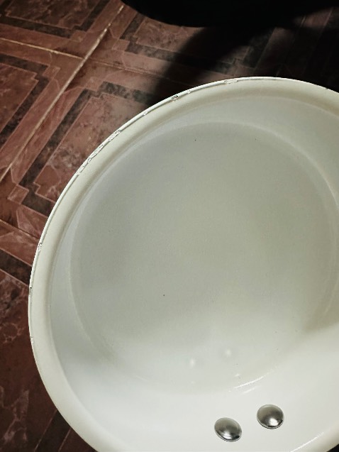 Sản phẩm lúc mình nhận được đóng gói rất cẩn thận & chỉn chu, nhưng khi khui hàng ra thì té ngửa, 1 chảo bị nứt phần vành như hình đính kèm, sp mình mua của brand nhưng chất lượng làm mình thất vọng, mình nghĩ khi đóng gói các bạn đã thấy sp lỗi nhưng vẫn cố tình giao hàng cho mình haizzz