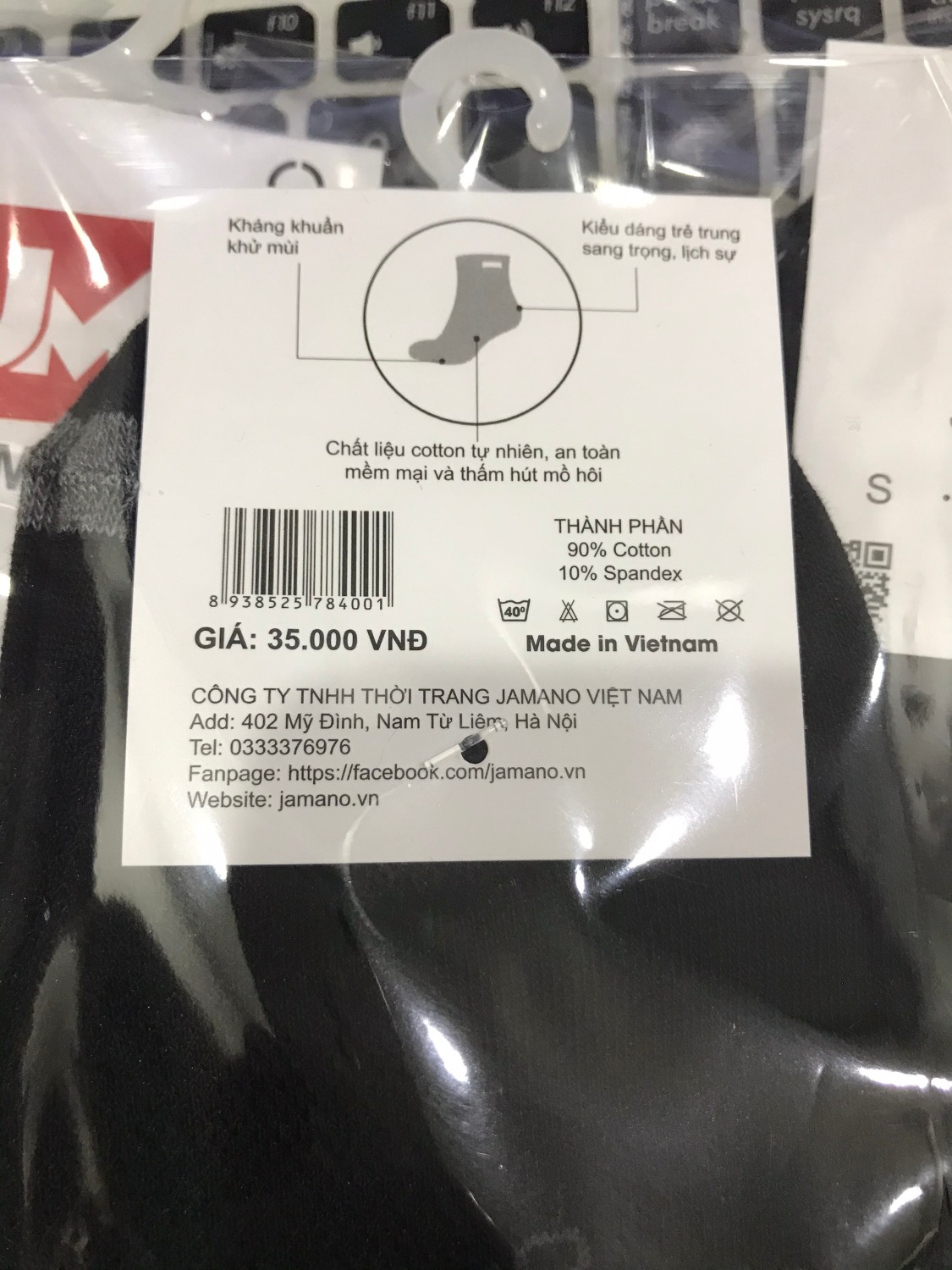 Logo bao bì đẹp, tất thiết kế logo đơn giản nhưng dễ phối đồ. tất đi khá êm chân, thông thoáng tốt, đi cả ngày ko bị mùi. giá cài 35k/ đôi mà mua chỉ có chưa đến 20k/ đôi, quá rẻ, chất lượng rất ưng ý.