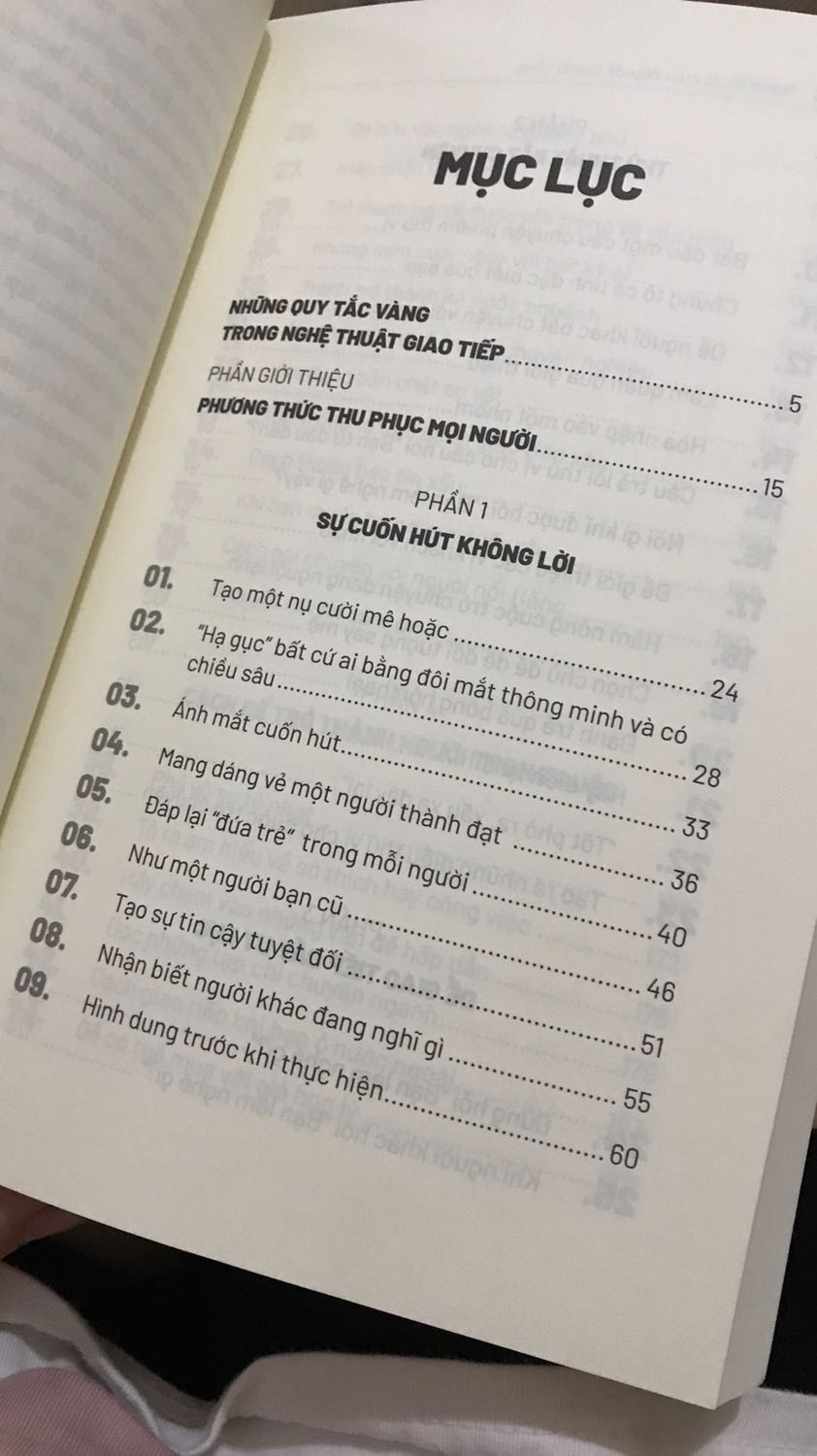 Sách sạch đẹp, k bị méo hay có lỗi nào. Về nội dung thì khỏi phải bàn luôn. Mình đã đc đọc thử một lần quyển này và thấy rằng đây như một giáo trình chi tiết về những thủ thuật giao tiếp vậy. Thêm một điểm cộng là giao hàng cực nhanh. Còn nhanh hơn hồi k có dịch luôn k hiểu sao nữa kkk