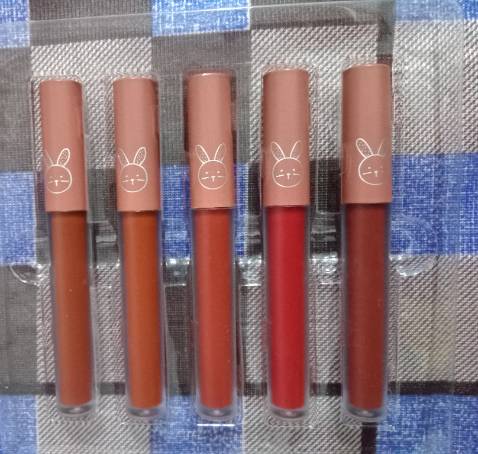 Rất đẹp và đóng gói cẩn thận đánh lên môi cũng mềm mịn ạ cho 5 sao