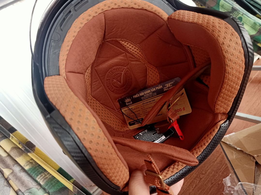 phải nói giao hàng nhanh không, hôm qua đặt thì hôm nay đã nhận đc hàng. sp đẹp, lúc đầu tuổng chử in trên nón bị bay ai dè làm kiểu. phải nói  nón đc in rất đẹp.