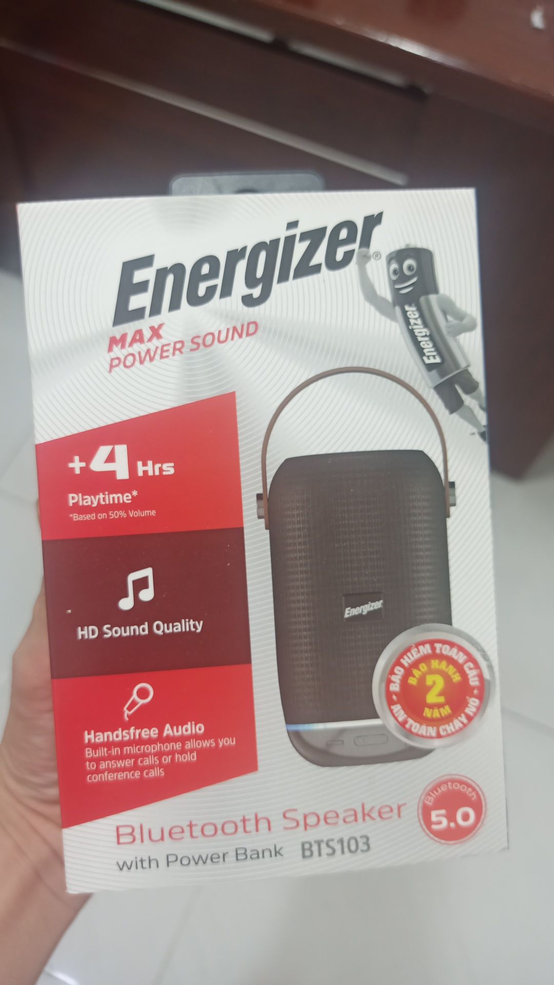 Hàng chính hãng, mới nguyên seal. Âm thanh tốt trong tầm giá, có điều dịch nên giao hàng khá lâu, đến giờ là 2 tháng mới nhận được hàng :v Dù sao cũng mua được giá tốt, hàng ưng ý nên ko sao.