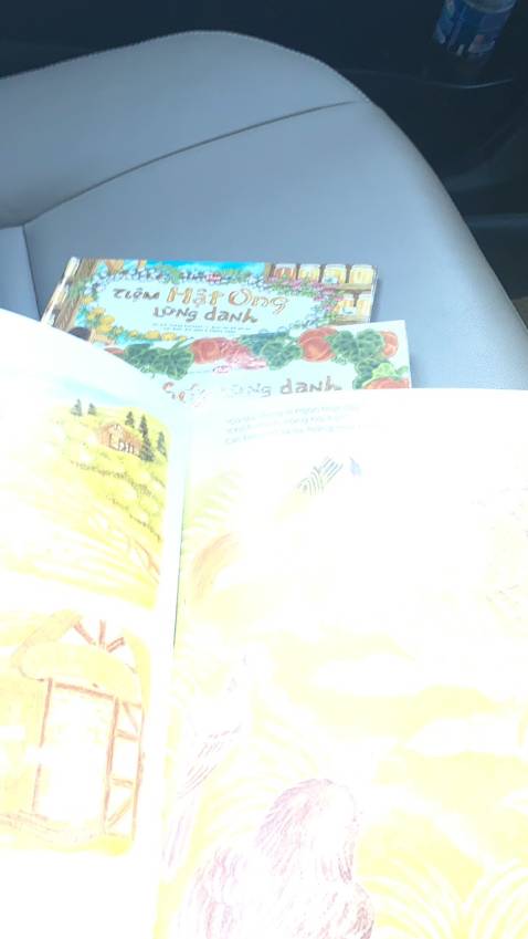 Sách hay, bé nhà mình rất thích. Lần trc mua mấy cuốn, bé chủ động bảo mẹ mua thêm những quyển này. Thấy con thích đọc sách và thuộc được nội dung nên mẹ không ngần ngại mà đặt tiếp cho con😘😘