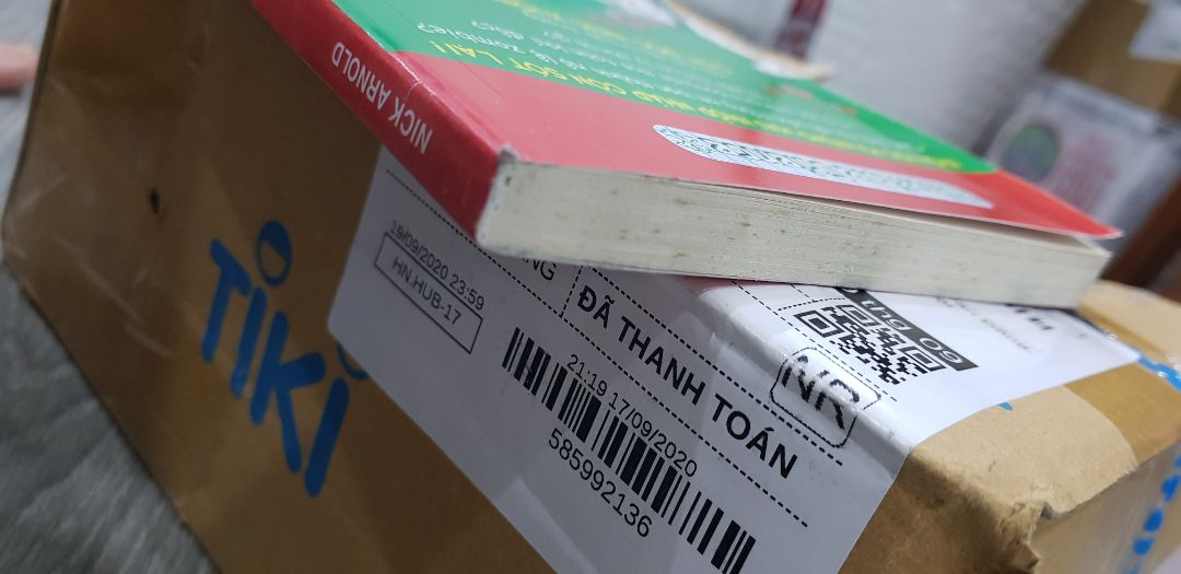 sách bị rách, bẩn, mốc, cũ đề nghị TiKi đổi hành giúp mình.