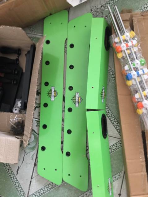 Giao hàng hơi lâu. Cảm ơn shop. Bàn bi lắc khá đẹp. Phụ huynh chơi với con rất vui. Dễ lắp ráp.