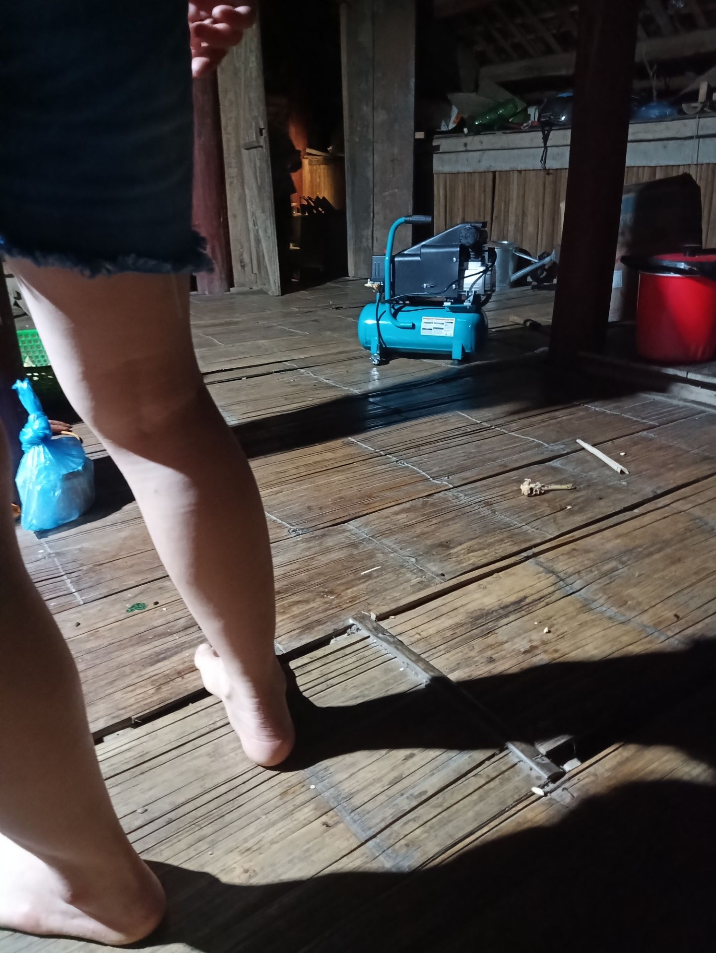 hoi bé so với tôi như to hơn tí thì tốt