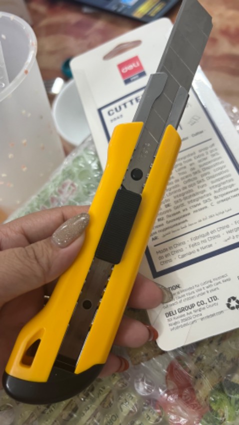 Rõ ràng trên bìa hộp dao có ghi blade x 3 (lưỡi dao 3 cái) mà tìm kg ra nhờ shop chỉ dùm