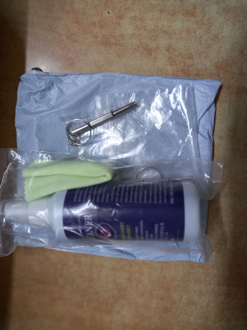 Dụng cụ nầy thật hữu ích. Từ giờ trở đi mình có thể tự vệ sinh kính dễ dàng. Nhân viên giao hàng thân thiện. Bạn nào có nhu cầu giống mình thì chần chờ gì nữa mà không mua thử sử dụng. Sẽ tiếp tục ủng hộ shop và Tiki.