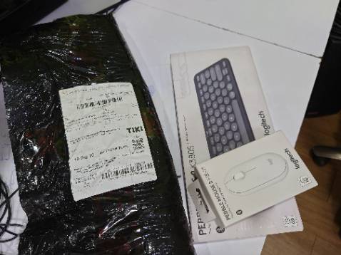 Mua hàng giao không đúng sản phẩm. Liên hệ thì shop không trả lời. Đổi trả thì chờ đợi vô hạn không có cập nhật thông tin gì. Liên hệ lại cả tin nhắn trên Tiki hay gọi đến *** trực tiếp của shop thì không đc. Shop ghi tên chính hãng cửa hàng Logitech mà lại ship hàng từ cửa hàng bán lẻ ở tận Cần Thơ. Dịch vụ và bán hàng rất tệ.