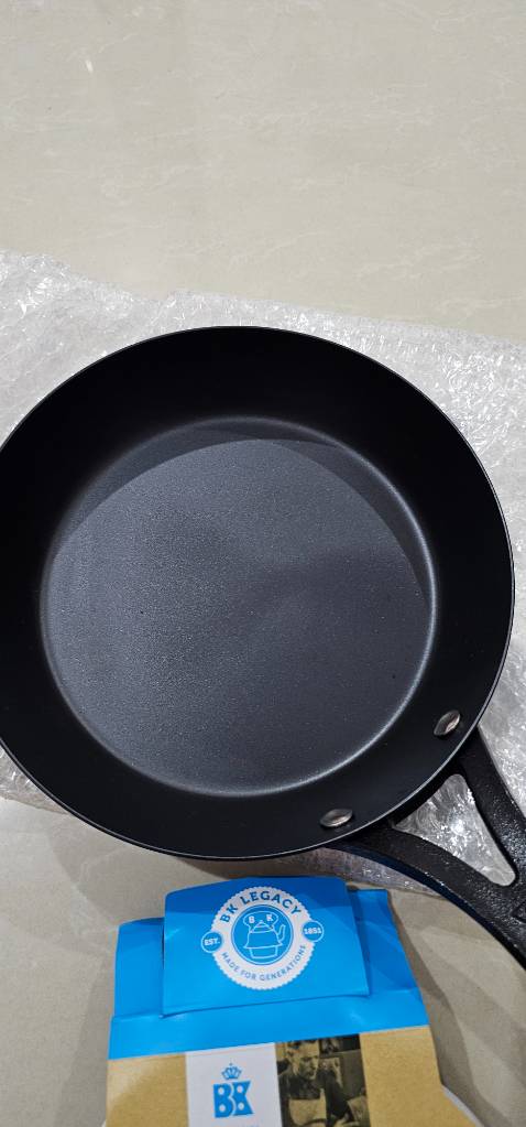 Quá đẹp cho 1 sản phẩm. Đóng gói kỹ càng, sách hướng dẫn đầy đủ, qua Brochure bạn biết được thông tin rất hay về nhà sản xuất.