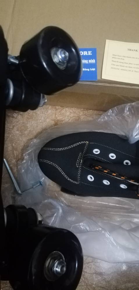 Giày đẹp đủ phụ kiện giá rẻ chắc chắn dễ đi, shop đóng hàng nhanh. Trước mua cho 2 bé và giờ mình mua vẫn quá Ok.  Chụp ảnh hơi dìm hàng tysssss!!!!!!!!!!!!