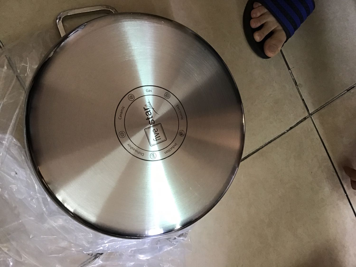 Đóng gói cẩn thận, hàng chất lượng, mình mua cả 3 bộ giống nhau, cho nhà mình 1 bộ, nội 1 bộ, ngoại 1 bộ. Cực kỳ hài lòng, giao hàng nhanh. Đặc biệt xửng hấp nhỏ nhỏ xinh xinh,...