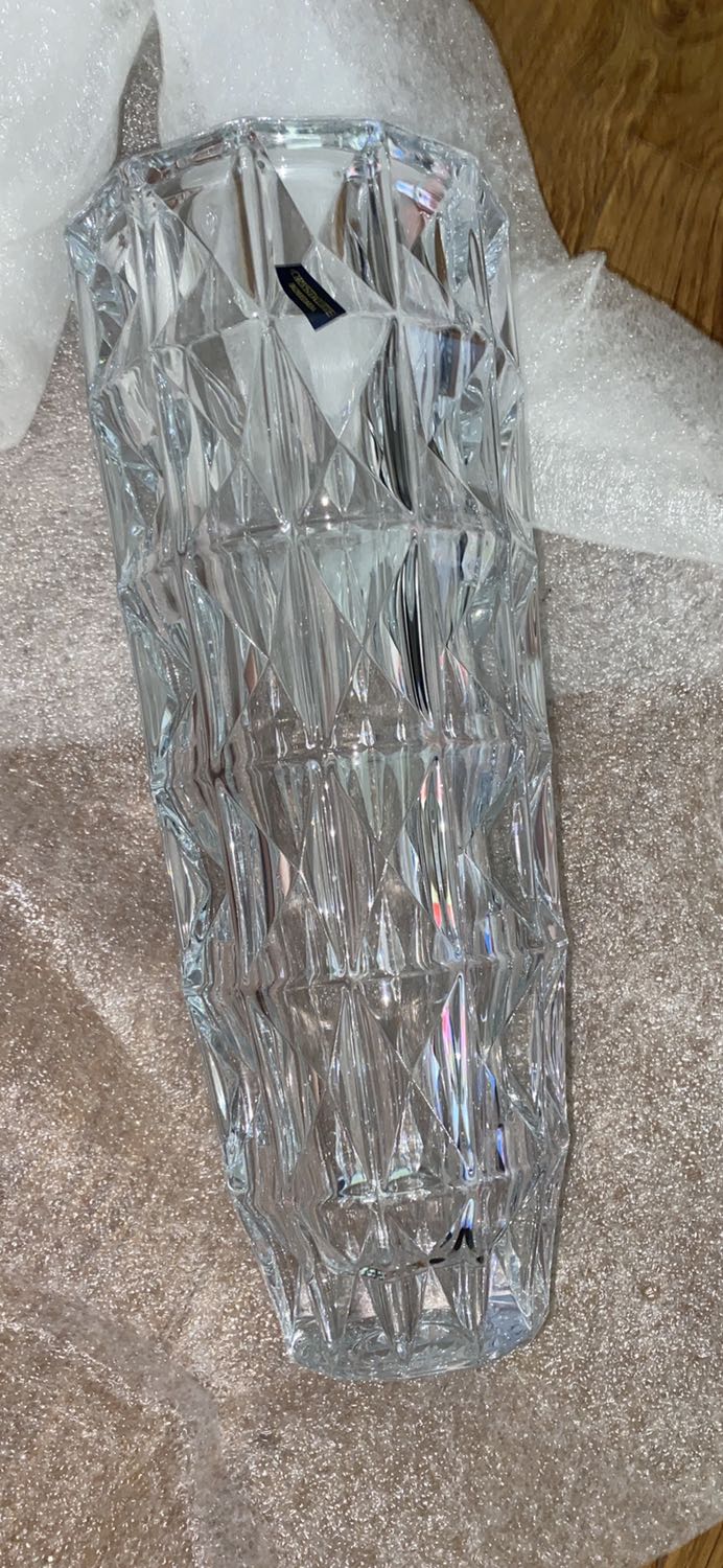 Giao sai sản phẩm khách đặt. Dù hết hàng hay như nào cũng phải bảo khách 1 câu chứ làm ăn như này không còn gì để nói.