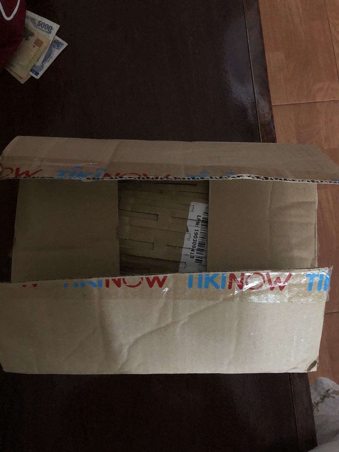 Đóng gói chắc chắn, cẩn thận. Giao hàng rất nhanh và được mở ra kiểm tra sản phẩm. Sản phẩm rất đẹp và vô cùng chắc chắn. Rất hài lòng với nhân viên giao hàng of Tiki và các sản phẩm of LocknLock