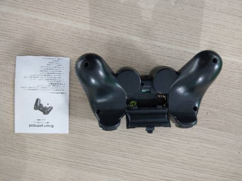 Giá tốt, chơi ổn. Có đầu chuyển USB sang cổng C để cắm vào điện thoại