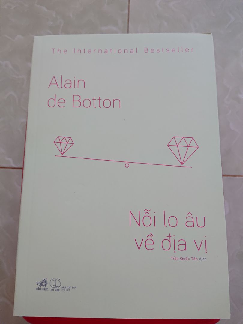 - Đối tác của Tiki là J&T express giao hàng lâu. Mình đặt hàng ngày 09/04, thời gian nhận hàng là 14/04, mà đến tận 16/04 mới giao.
- Mua quyển sách mà đợi 1 tuần mới nhận được hàng, chắc mua sách rẻ tiền mà mua một một cuốn nên Tiki coi thường khách hàng chăng?
Đây là lần đầu tiên mua hàng của Tiki mà đợi dài cổ như vậy đó. Đáng lẽ, mình có quyền không nhận hàng vì giao trễ tận 2 ngày, nhưng mình tôn trọng công việc của mấy anh Shipper nên mình đồng ý nhận hàng.
Hy vọng, Tiki nên làm ăn đúng hẹn với khách hàng. - Đối tác của Tiki là J&T express giao hàng lâu. Mình đặt hàng ngày 09/04, thời gian nhận hàng là 14/04, mà đến tận 16/04 mới giao.
- Mua quyển sách mà đợi 1 tuần mới nhận được hàng, chắc mua sách rẻ tiền mà mua một một cuốn nên Tiki coi thường khách hàng chăng?
Đây là lần đầu tiên mua hàng của Tiki mà đợi dài cổ như vậy đó. Đáng lẽ, mình có quyền không nhận hàng vì giao trễ tận 2 ngày, nhưng mình tôn trọng công việc của mấy anh Shipper nên mình đồng ý nhận hàng.
Hy vọng, Tiki nên làm ăn đúng hẹn với khách hàng.