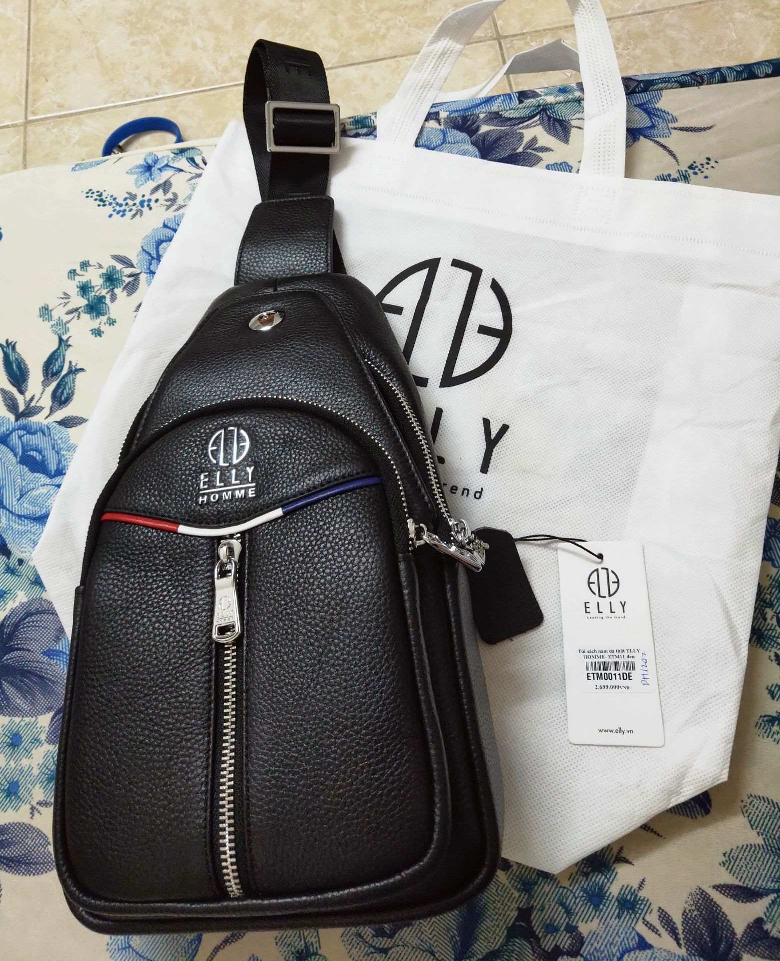 Túi đẹp, đường may chắc chắn. Rất xứng đáng với số tiền bỏ ra