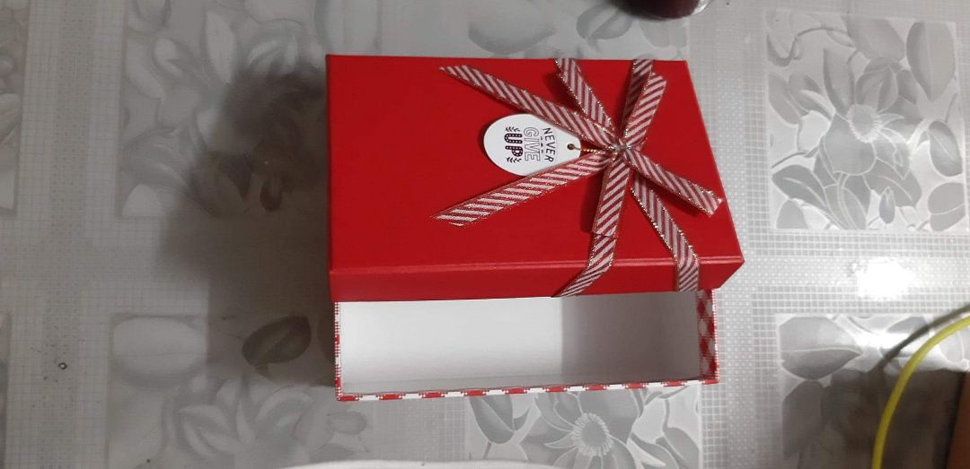 hộp rất đẹp ạ, kích thước đúng như mô tả, giao màu ngẫu nhiên ,nhưng may là đúng với màu mình cần ạ, đặt tiki now mà đợi đến chiều mới nhận hàng hơi lâu tí ạ, còn về sản phẩn thì đẹp lắm luôn ạ hộp rất đẹp ạ, kích thước đúng như mô tả, giao màu ngẫu nhiên ,nhưng may là đúng với màu mình cần ạ, đặt tiki now mà đợi đến chiều mới nhận hàng hơi lâu tí ạ, còn về sản phẩn thì đẹp lắm luôn ạ