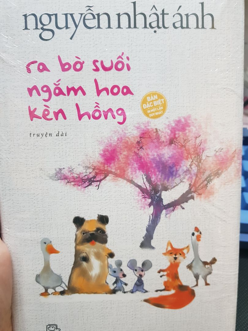 Sách bìa cứng đẹp, giao hàng chậm, được tặng thêm quyển "Út Quyên và tôi" dạng pocket. Nội dung phù hợp lứa tuổi mới lớn, không quá hay nhưng nếu bạn yêu thích NNA thì cũng nên sưu tầm.