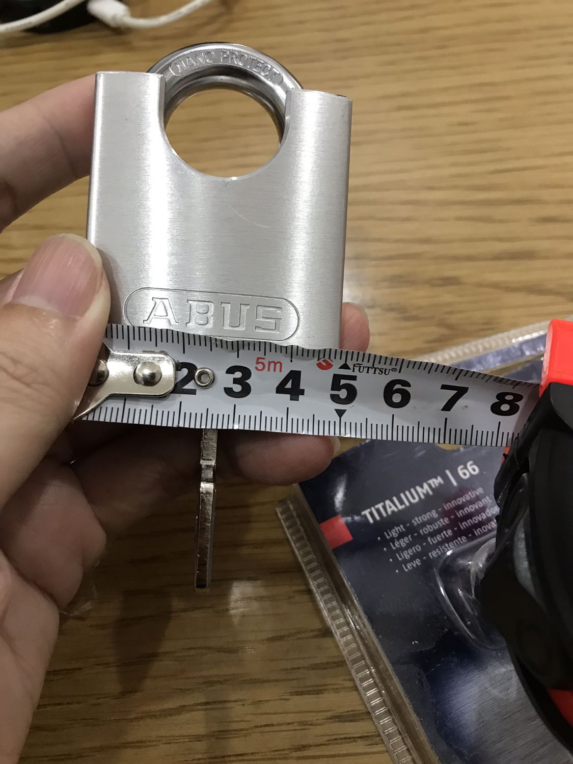 Tôi đặt hàng là khoá ABUS size 60mm. Nhưng giao hàng là 50mm là sao vậy? Trong vòng 1 buổi sáng mà tôi nhận 2 món từ TIKi đều Sai với thông tin quảng cáo là sao? Làm ăn mất uy tín vậy. Quảng cáo hàng gì thì phải giao đúng hàng khách đặt chứ ?!?! Yêu cầu TIKi giải quyết cho tôi. Tôi đặt hàng là khoá ABUS size 60mm. Nhưng giao hàng là 50mm là sao vậy? Trong vòng 1 buổi sáng mà tôi nhận 2 món từ TIKi đều Sai với thông tin quảng cáo là sao? Làm ăn mất uy tín vậy. Quảng cáo hàng gì thì phải giao đúng hàng khách đặt chứ ?!?! Yêu cầu TIKi giải quyết cho tôi.