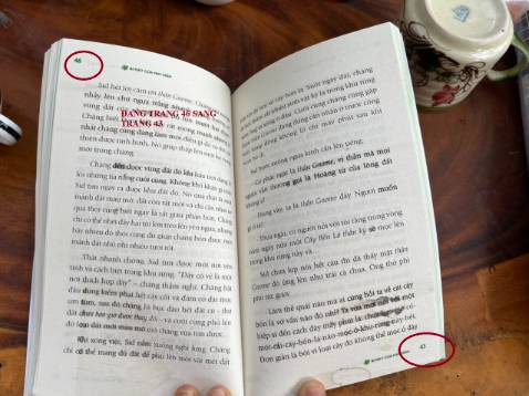 Mình mua và mới giao sách đây. Sách này là sách giả. Chữ nhòe. Trang số nhẩy linh tinh. Đang trang46 sang trang 43. Đang trang 34 sang trang 47.
Mình có đính kèm ảnh dưới. Tiki đền lại sách khác cho tôi