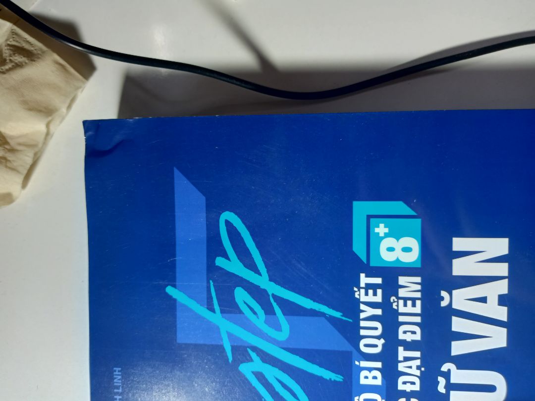 mk vừa nhận sách là lên đánh giá liền. thấy mn đánh giá sách đẹp k quăn góc này nọ. mk còn thấy hình như sách có seal nữa thì phải. nhưng sách mk nhận đc bị quăn góc và xước khá nhìu. đóng gói ọp ẹp kiểu như bỏ đại cuốn sách dô cái hộp r quăng xó đó thôi ấy. mk chỉ k thích mỗi điểm này còn bên trong ok 🙆