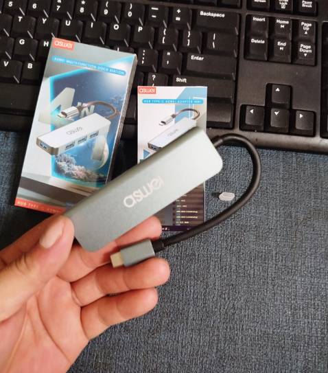 ✓ Hub Type-C ASWEI 4in1: Type-C To 4 USB 3.0
 •  Chất lượng cao với vỏ nhôm: Tản nhiệt tốt, bền chắc, mát trong khi sử dụng liên tục.
 •  Kết nối ổn định: Cổng USB chặt chẽ, tốc độ truyền nhanh, không bị trễ.
 •  Thời gian giao hàng nhanh, SP đóng gói cẩn thận, nhân viên thân thiện.
 •  Giá cạnh tranh: Giá thành rất tốt.
 •  Thiết kế tiện lợi: Kích thước nhỏ gọn, dễ cầm nắm, vỏ nhôm chắc chắn, chống va đập.
--> Hub chuyển đổi USB Type - C ASWEI 4 trong 1 nổi bật với chất lượng cao, thiết kế chắc chắn, tốc độ cao, ổn định và giá cả hợp lý. ✓ Hub Type-C ASWEI 4in1: Type-C To 4 USB 3.0
 •  Chất lượng cao với vỏ nhôm: Tản nhiệt tốt, bền chắc, mát trong khi sử dụng liên tục.
 •  Kết nối ổn định: Cổng USB chặt chẽ, tốc độ truyền nhanh, không bị trễ.
 •  Thời gian giao hàng nhanh, SP đóng gói cẩn thận, nhân viên thân thiện.
 •  Giá cạnh tranh: Giá thành rất tốt.
 •  Thiết kế tiện lợi: Kích thước nhỏ gọn, dễ cầm nắm, vỏ nhôm chắc chắn, chống va đập.
--> Hub chuyển đổi USB Type - C ASWEI 4 trong 1 nổi bật với chất lượng cao, thiết kế chắc chắn, tốc độ cao, ổn định và giá cả hợp lý.