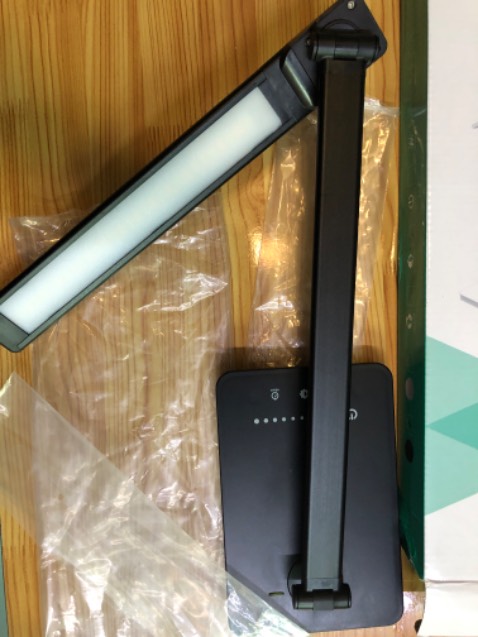 Thiết kế đẹp vs nhiều góc độ bẻ được sử dụng tiện lợi lắm ạ , độ sáng cũng tốt