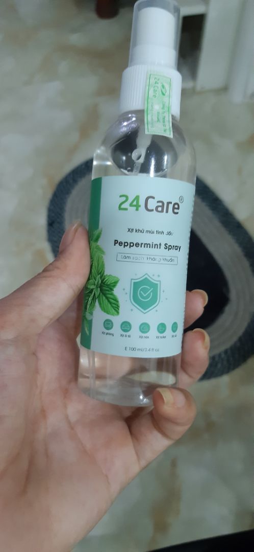 Shop giao nhanh, đóng gói đẹp, có dán sticker rất có tâm luôn, có tem chống hàng giả luôn nên yên tâm lắm. Còn bạc hà chắc khỏi phải nói rồi, vừa thơm vừa mát, ai cũng mê, dùng hết mình mua luôn chai lớn haha