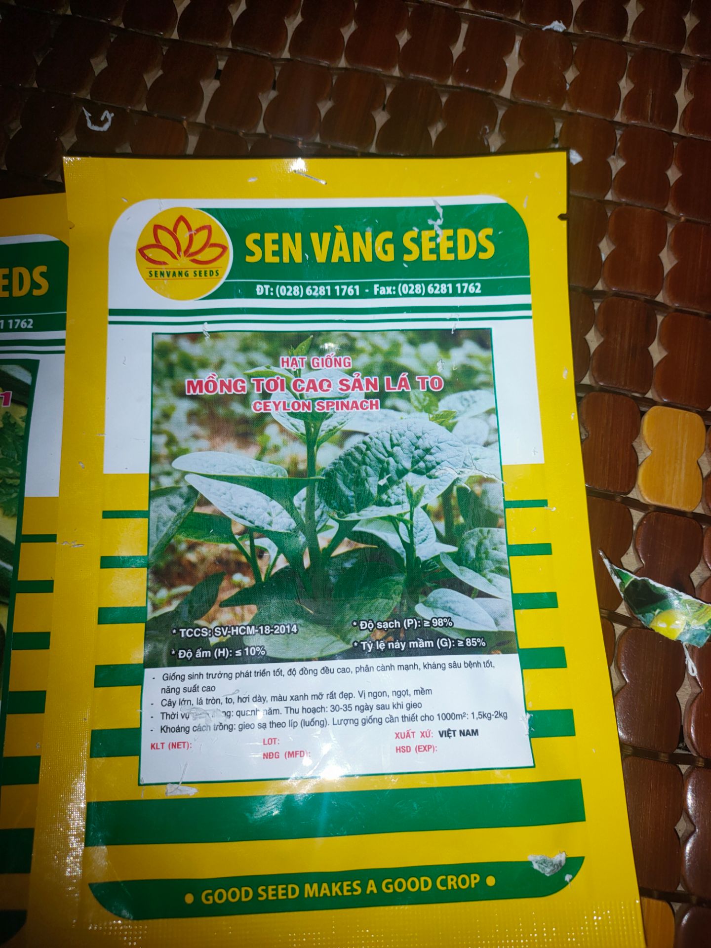 sp sai dán hạt giống bí ngòi lên hạt giống mồng tơi lá to sp ko đúng cho lắm *** người thôi mọi người đừng mua sản phẩm này nha, *** 1 cách cực kì tinh vi