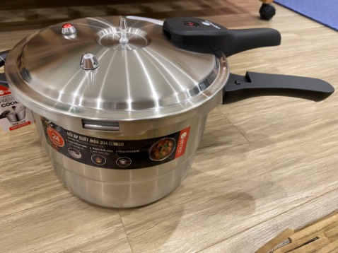 Xịn nha. Nồi dày, chắc chắn, dùng bếp từ thoải mái.