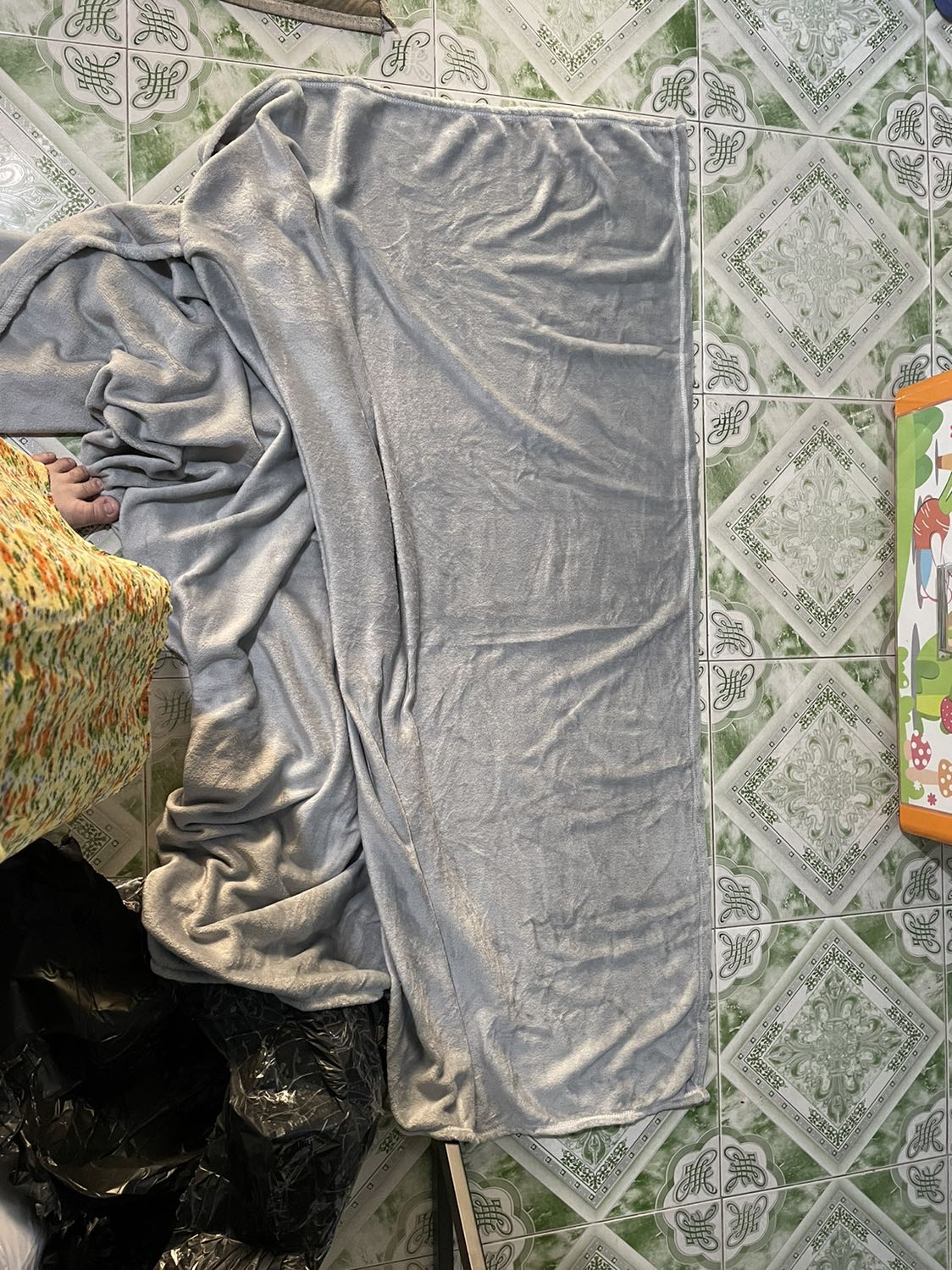 Đặt 1m8 shop giao 1m6 không 1 lời nhắn hỏi, đến khi nhận hàng kiểm tra thì 1m6 nhắn shop kêu “hết hàng dùng tạm đi. “Và đổ lỗi cho Tiki không cho đổi size. Mình kêu nói suông như vậy không được. Nếu mình trả tiền 1.6m mà giao hàng 1.8m thì nói vậy đằng này hụt mất 1 size giá phải khác chứ. Thì shop trả cái card 20 nghìn. Dịch bệnh lười đi trả hàng nên phải nhận. Chứ đây không phải món mình muốn mua. Và shop làm ăn như vậy các bạn cứ hình dung mua hàng như thế này có vui vẻ gì không???