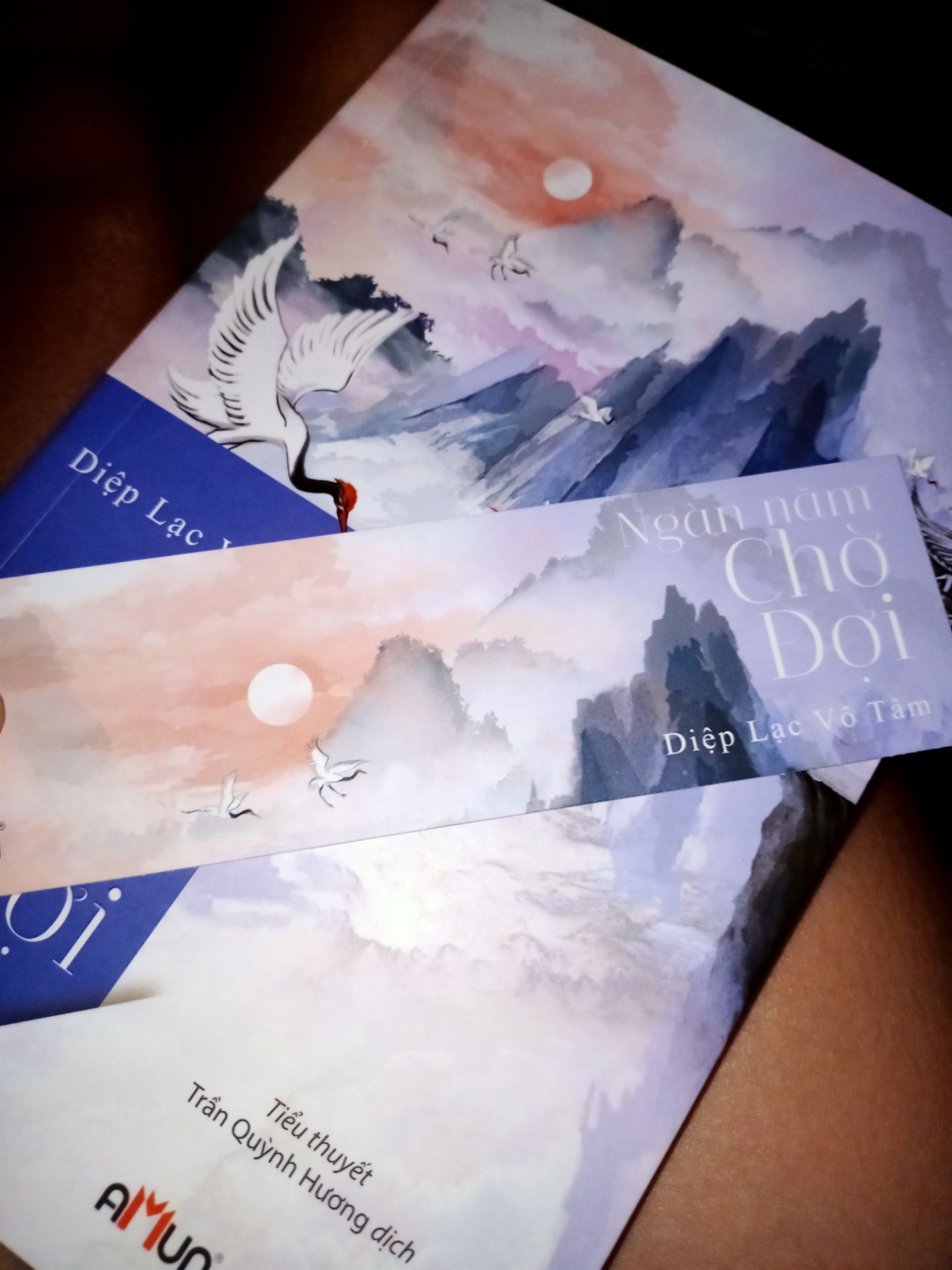 sách về nhanh, có bìa bao bọc, không gấp góc, bìa sách rất đẹp, còn về phần nội dung thì sẽ trải nghiệm và báo lại sau