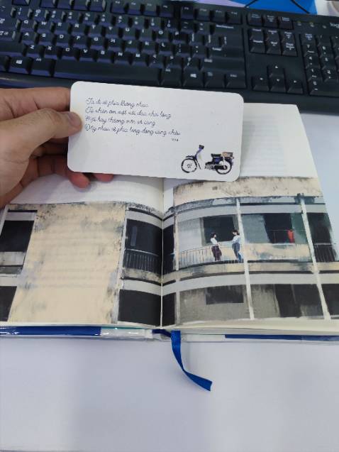 Bìa đẹp, giao hàng có quấn nilon chống sốc. 10 điểm cho nhà sách...