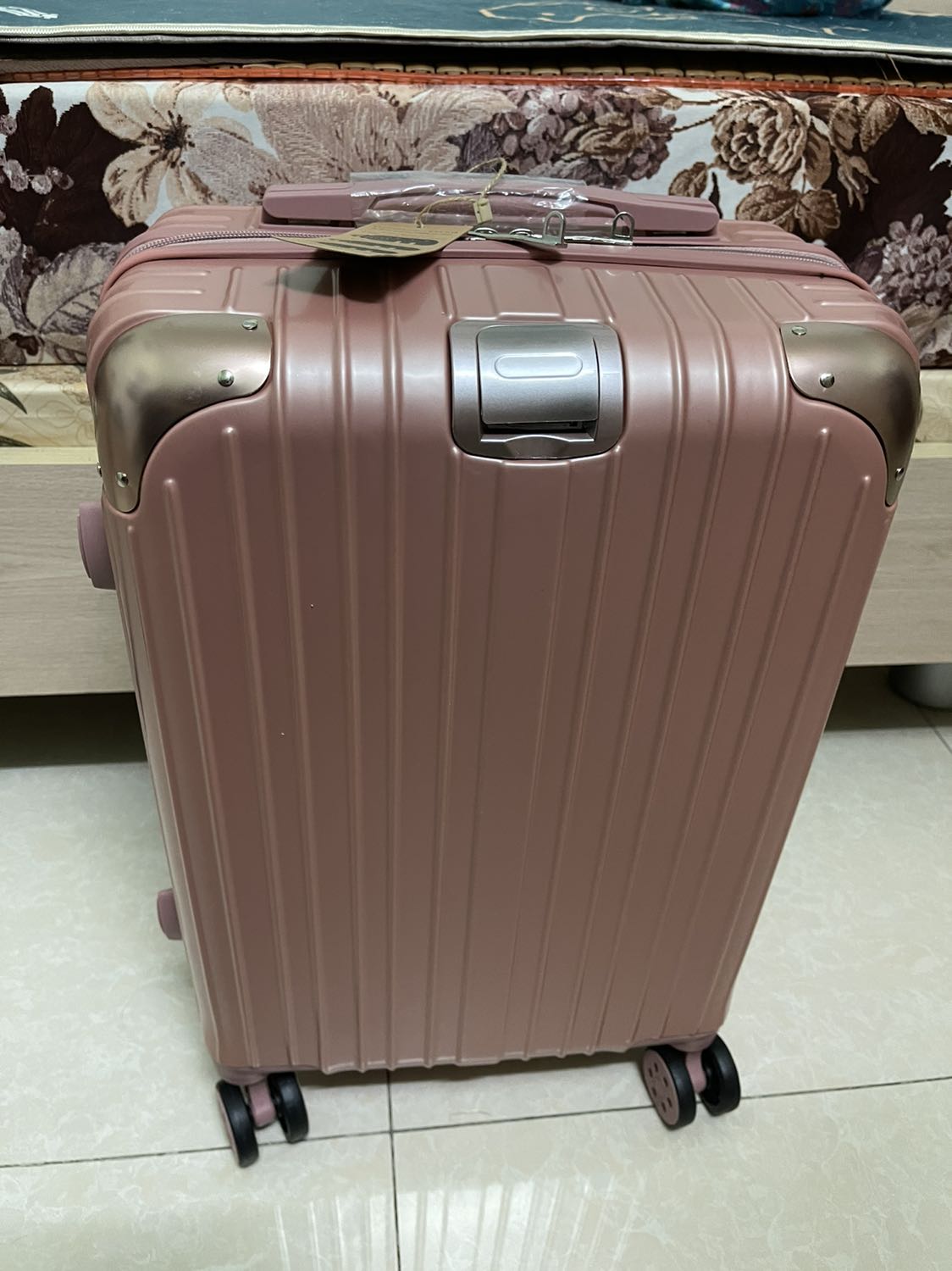 Rất hài lòng! Màu đẹp , nhìn cứng cáp, chưa dùng nên chư thể đánh giá toàn diện , nói chung là ok!