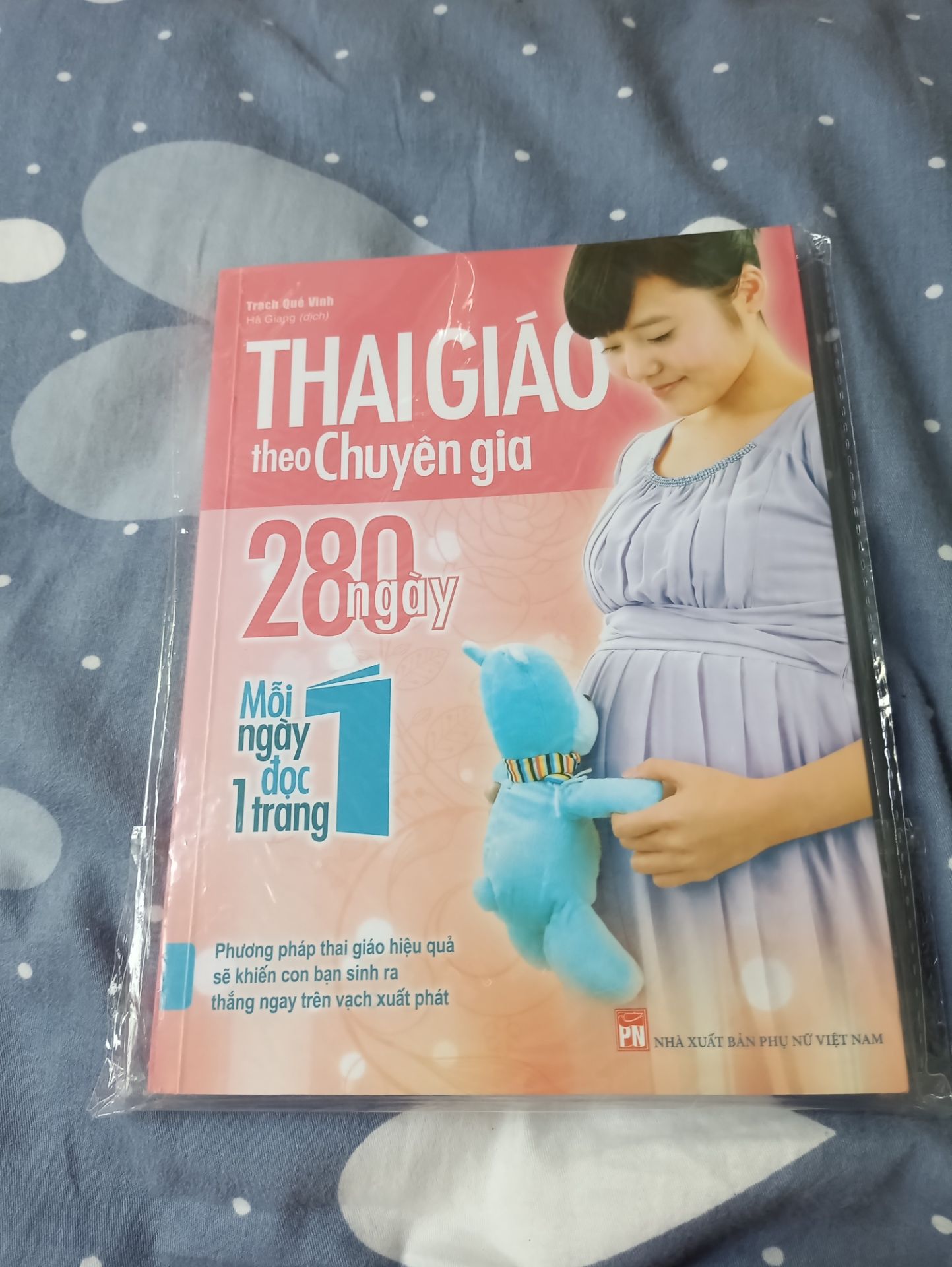 sách in màu bắt mắt, đẹp, dễ tra cứu. đọc sách mới thấy vai trò của người cha cũng quan trọng không kém khi bé vẫn còn trong bụng mẹ. tiki giao hàng nhanh và có bao nilon bọc ở ngoài sách rất cẩn thận.