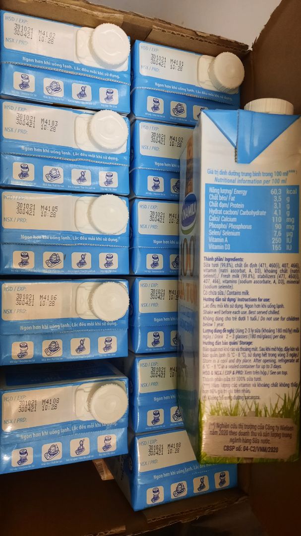 Cửa hàng bao ni *** cẩn thận, thùng có hơi dơ chút, date cũng còn xa, giao hàng đúng hẹn. Giá tốt. 
Do chưa khui uống nên chưa biết chất lượng bảo quản sữa thế nào nên cho trước 4 sao.