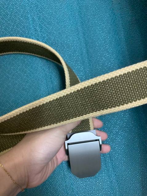 Sản phẩm tốt hợp thời trang. mặt khóa chắc chắn sáng bóng và rất phong cách. dây khá bền chẳng biết khi nào mới hỏng được