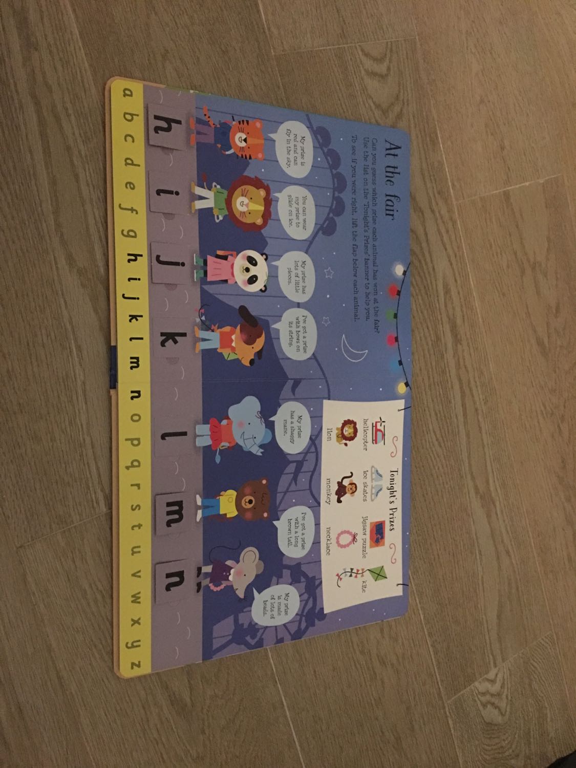 Sách đẹp, màu sắc bắt mắt. Bé nhà mình rất thích series lift the flap này của Usborne. Tuy chất giấy có khác với sách mang từ Mỹ về nhưng chất lượng vẫn rất ok. Rất đáng tiền!