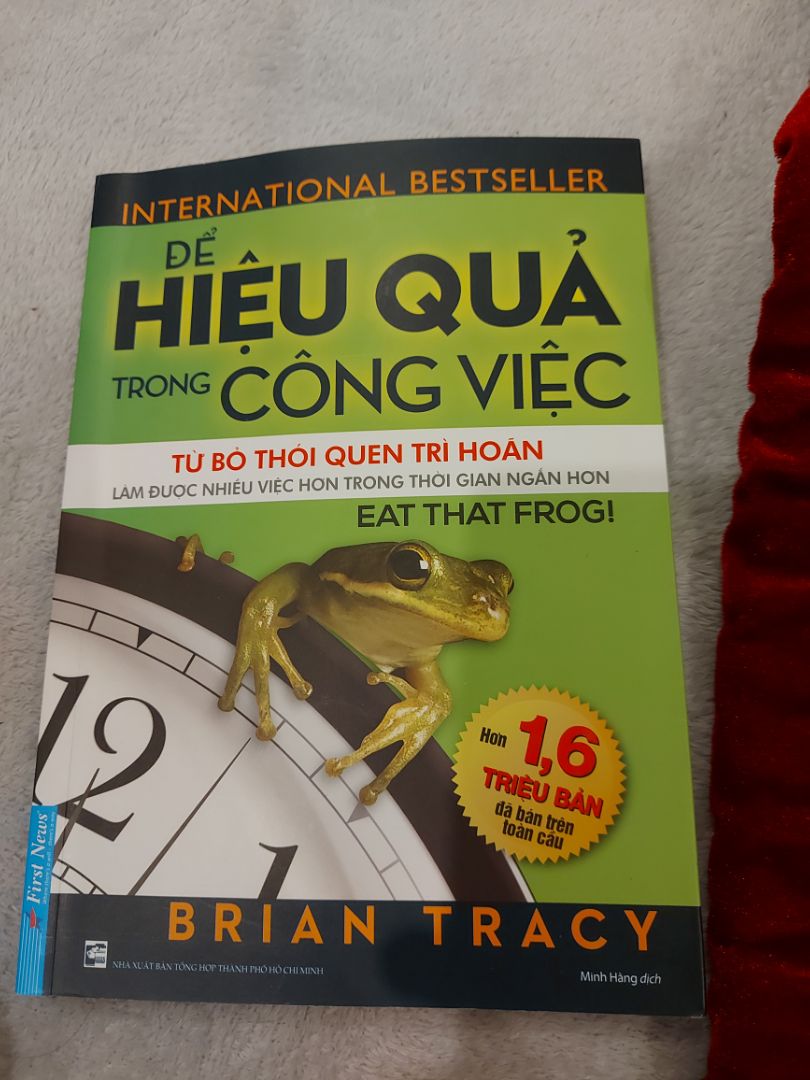 Sách có nội dung ngắn gọn đi thẳng vao vấn đề
Sách có nhiều tư duy và cách thực hành về làm việc hiệu quả có thể áp dụng được ngay vào trong công việc
Mình dã học hỏi được nhiều điều từ cuốn sách
Dùng Tikinow2h nên giao nhanh mặc dù ko bọc nhưng sách k bị quăn nhăn