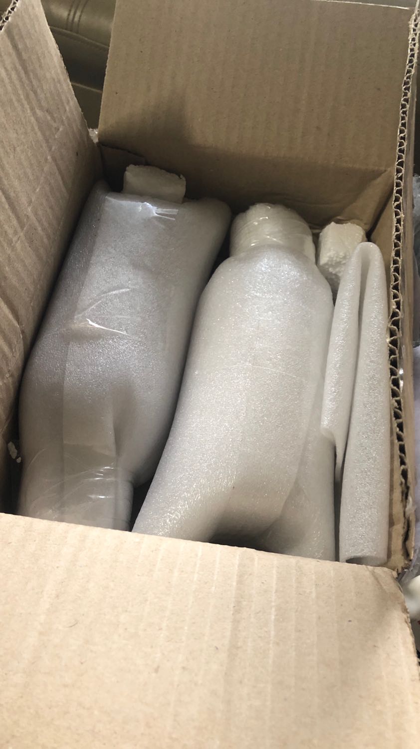 Đóng gói chắc chắn, hàng giao nhanh nhưng hình như nhầm đơn vì m mua chai to 947ml mà lại đưa chai 473ml. Đề nghị shop xem lại đơn