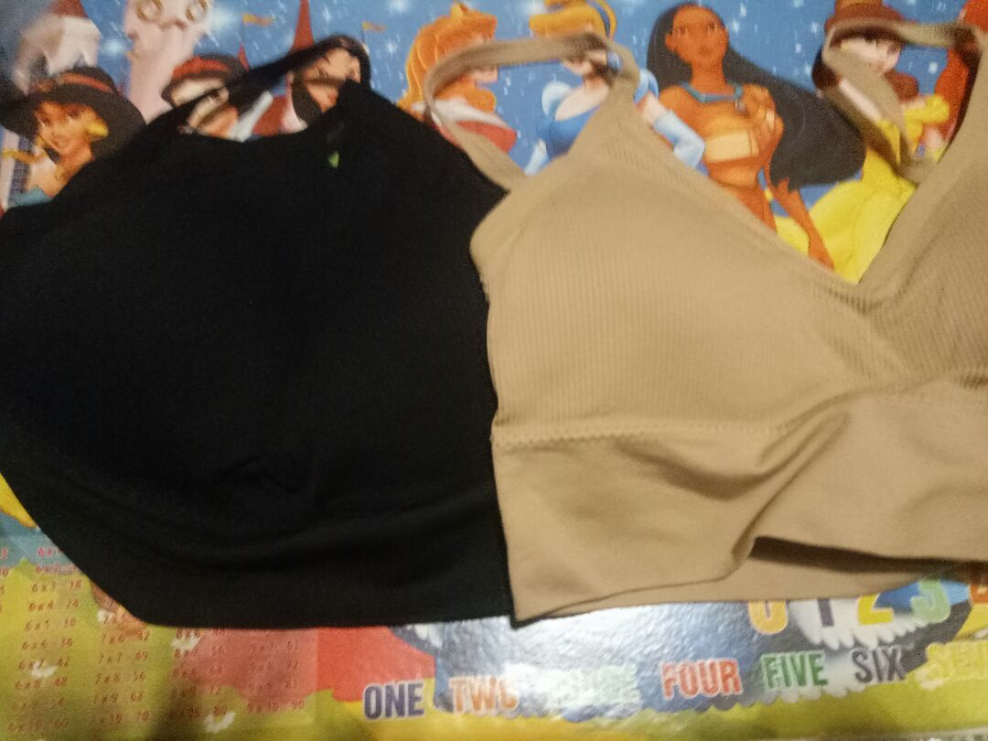 giao hàng nhanh, nhưng sai màu. Đặt trắng + da nhưng giao đen + da. 
Thanh toán trước mà thất vọng quá. Sẽ không quay lại nữa.