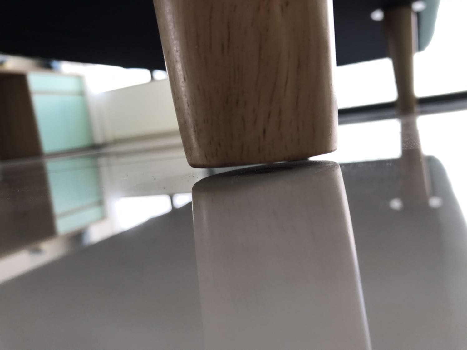 Sản phẩm k như màu lựa chọn. 1 chân bị chênh