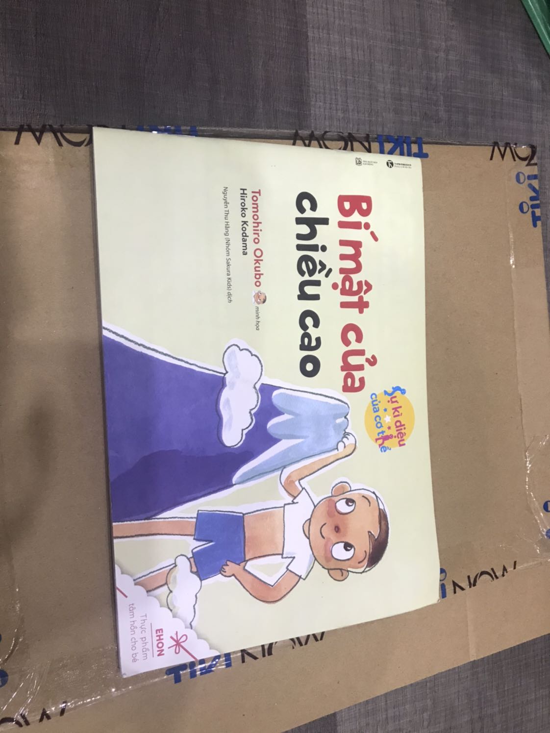 Là một người thường xuyên mua sách của Tiki Now  nhưng lần này thực sự không hài lòng với cuốn sách cũ nhăn nheo.Hi vọng lần sau không gặp phải cuôcn sách cũ nào.