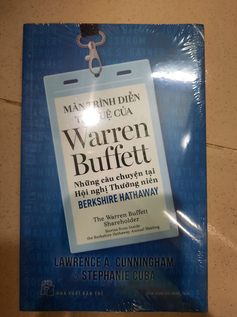 Sách mới tinh, còn nguyên màng co, đợt này thấy sale rẻ nên rinh về ^^.
