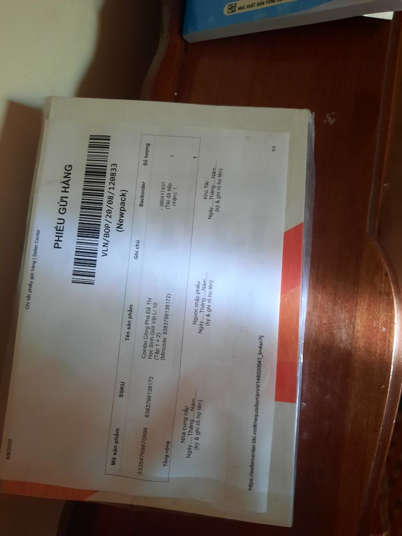 hộp lúc giao thì bị xẹp nhưng mà hàng đẹp lắm có bọc plastic bên ngoài sách đàng hoàng giao nhanh nữa có 2-3 ngày j à